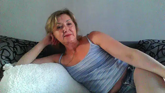 Snapshot of IrynaMolbertx chatting on 10/20/25, 02:06 IrynaMolbertx online show from 10/20/25, 02:06