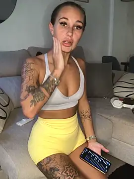 Rosieredxox online show from 09/29/25, 07:35