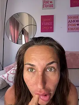 Rosieredxox online show from 05/18/26, 12:22