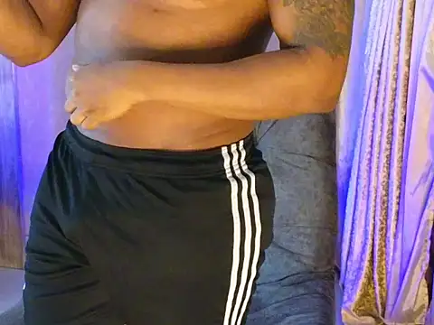 Snapshot of BenjaminCol_ chatting on 10/10/25, 05:17 BenjaminCol  online show from 10/10/25, 05:17