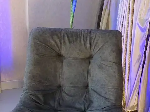 Snapshot of BenjaminCol_ chatting on 10/11/25, 12:54 BenjaminCol  online show from 10/11/25, 12:54