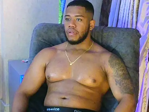 Snapshot of BenjaminCol_ chatting on 10/12/25, 12:42 BenjaminCol  online show from 10/12/25, 12:42