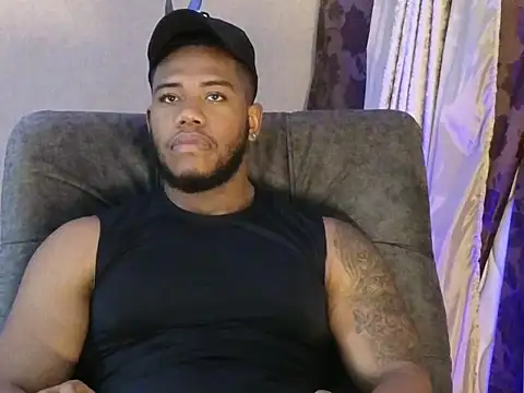 Snapshot of BenjaminCol_ chatting on 10/16/25, 12:11 BenjaminCol  online show from 10/16/25, 12:11