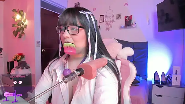 Snapshot of Fia__ chatting on 10/30/25, 03:19 Fia online show from 10/30/25, 03:19