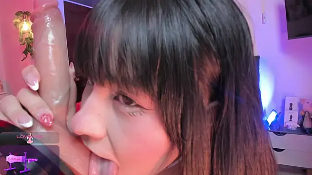 Snapshot of Fia__ chatting on 02/17/26, 12:29 Fia online show from 02/17/26, 12:29