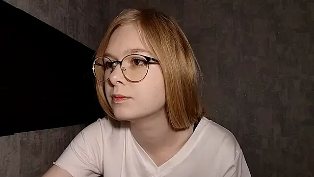 Snapshot of LiaVibes chatting on 09/20/25, 08:04 LiaVibes online show from 09/20/25, 08:04