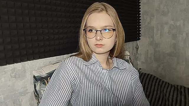 Snapshot of LiaVibes chatting on 03/06/26, 05:37 LiaVibes online show from 03/06/26, 05:37