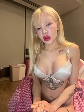 Snapshot of Sindyyy228 chatting on 10/25/25, 11:32 Sindyyy228 online show from 10/25/25, 11:32