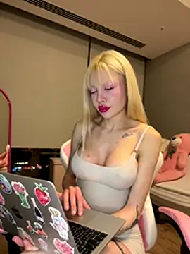 Snapshot of Sindyyy228 chatting on 11/20/25, 10:42 Sindyyy228 online show from 11/20/25, 10:42