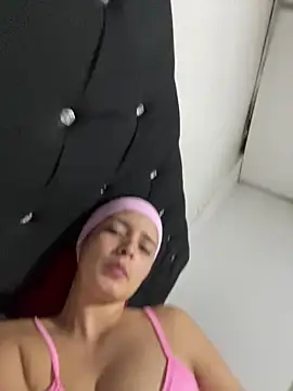 Mia jhoonson online show from 11/10/25, 02:21