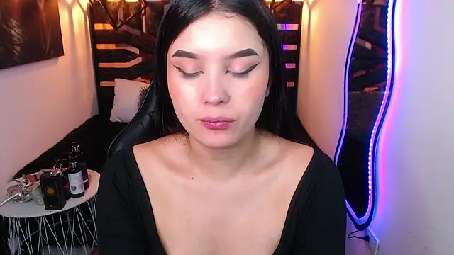 Natalie loffreda online show from 04/17/26, 08:23