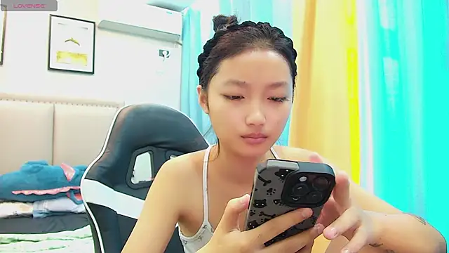 Snapshot of Safer-001 chatting on 10/05/25, 08:23 Safer-001 online show from 10/05/25, 08:23