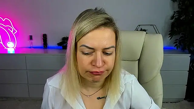 Anna Snows online show from 10/28/25, 06:39