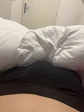 Snapshot of enzoyoungbisex chatting on 02/13/26, 08:38 enzoyoungbisex online show from 02/13/26, 08:38