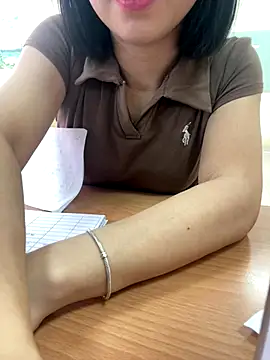 Snapshot of -NhaKy22 chatting on 10/11/25, 01:27 -NhaKy22 online show from 10/11/25, 01:27