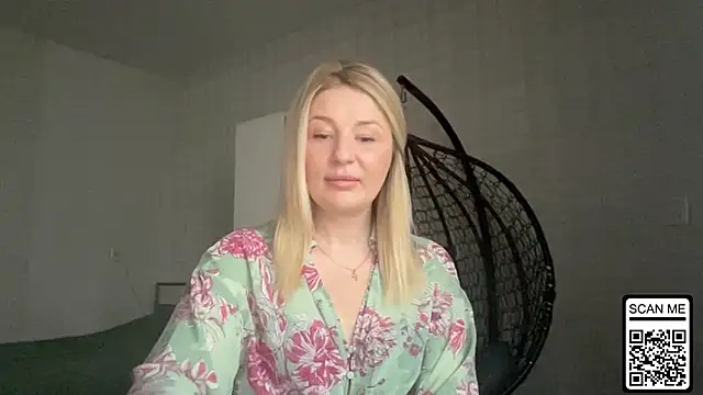 Snapshot of Blondie_xoxoxo chatting on 04/25/26, 08:28 Blondie xoxoxo online show from 04/25/26, 08:28