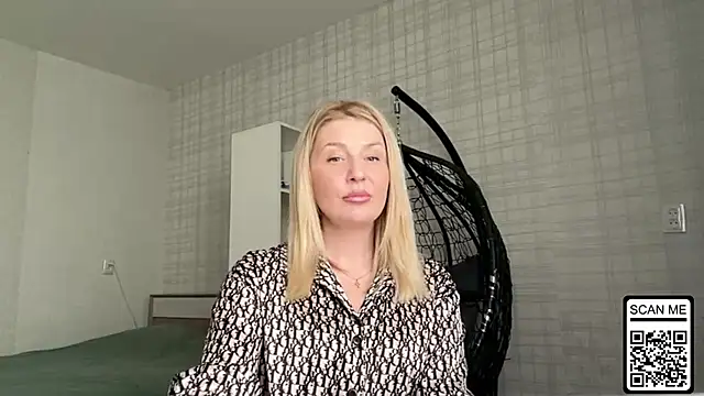 Snapshot of Blondie_xoxoxo chatting on 04/25/26, 03:31 Blondie xoxoxo online show from 04/25/26, 03:31
