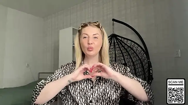Snapshot of Blondie_xoxoxo chatting on 04/29/26, 09:35 Blondie xoxoxo online show from 04/29/26, 09:35