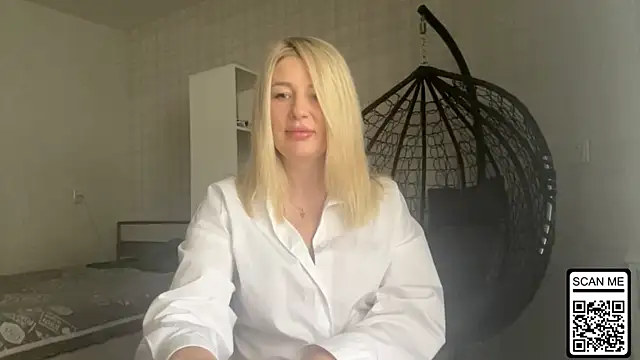 Snapshot of Blondie_xoxoxo chatting on 05/24/26, 09:47 Blondie xoxoxo online show from 05/24/26, 09:47