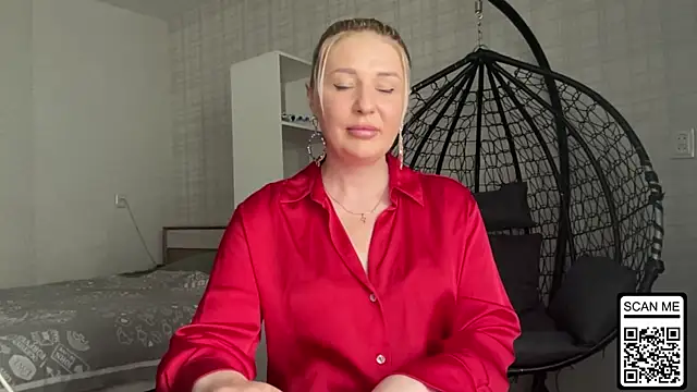Snapshot of Blondie_xoxoxo chatting on 05/25/26, 01:06 Blondie xoxoxo online show from 05/25/26, 01:06