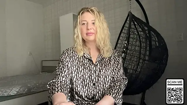Snapshot of Blondie_xoxoxo chatting on 05/26/26, 11:39 Blondie xoxoxo online show from 05/26/26, 11:39