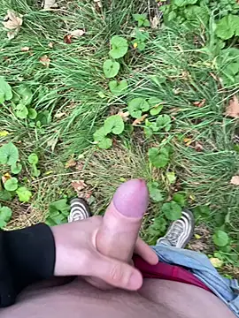 Snapshot of Leonddx chatting on 10/22/25, 03:45 Leonddx online show from 10/22/25, 03:45