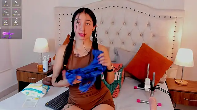 natasha moreno online show from 10/20/25, 12:38