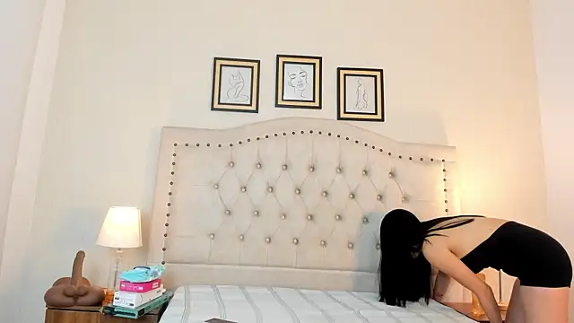 natasha moreno online show from 04/22/26, 12:18