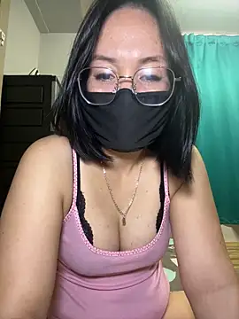 Snapshot of melyiaaa chatting on 12/22/25, 02:47 melyiaaa online show from 12/22/25, 02:47