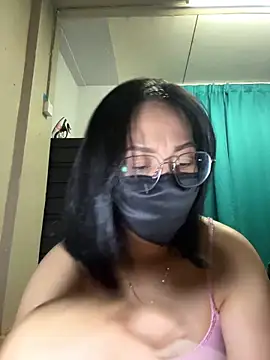 Snapshot of melyiaaa chatting on 03/05/26, 03:41 melyiaaa online show from 03/05/26, 03:41