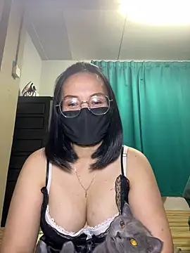 Snapshot of melyiaaa chatting on 03/23/26, 02:43 melyiaaa online show from 03/23/26, 02:43