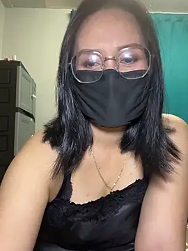 Snapshot of melyiaaa chatting on 04/15/26, 02:13 melyiaaa online show from 04/15/26, 02:13