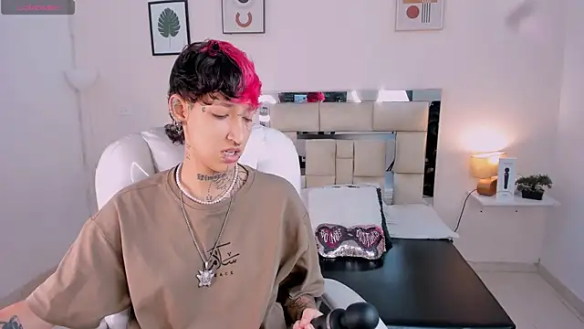 Snapshot of Luci_Rose chatting on 09/09/25, 02:16 Luci Rose online show from 09/09/25, 02:16