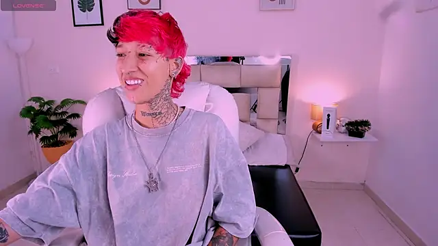 Snapshot of Luci_Rose chatting on 09/11/25, 03:34 Luci Rose online show from 09/11/25, 03:34