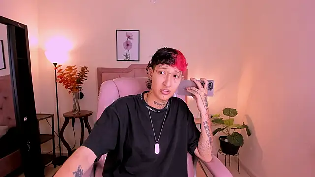 Snapshot of Luci_Rose chatting on 09/20/25, 03:29 Luci Rose online show from 09/20/25, 03:29