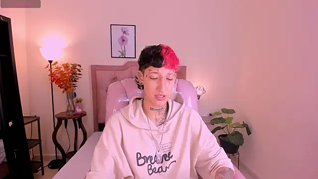 Snapshot of Luci_Rose chatting on 09/21/25, 02:57 Luci Rose online show from 09/21/25, 02:57