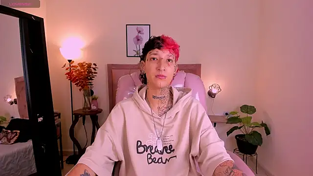 Snapshot of Luci_Rose chatting on 09/23/25, 03:20 Luci Rose online show from 09/23/25, 03:20