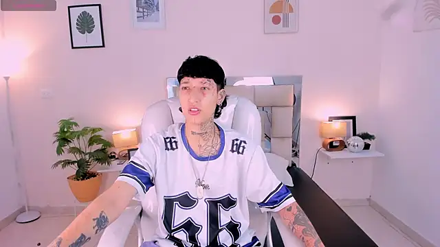 Snapshot of Luci_Rose chatting on 09/24/25, 05:00 Luci Rose online show from 09/24/25, 05:00