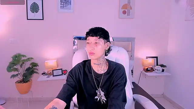 Snapshot of Luci_Rose chatting on 09/25/25, 03:43 Luci Rose online show from 09/25/25, 03:43