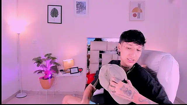 Snapshot of Luci_Rose chatting on 09/30/25, 03:00 Luci Rose online show from 09/30/25, 03:00