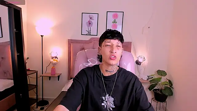 Snapshot of Luci_Rose chatting on 10/05/25, 03:05 Luci Rose online show from 10/05/25, 03:05