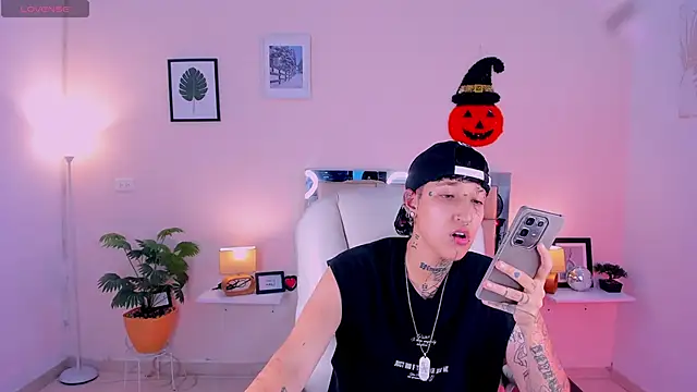 Snapshot of Luci_Rose chatting on 10/07/25, 02:20 Luci Rose online show from 10/07/25, 02:20