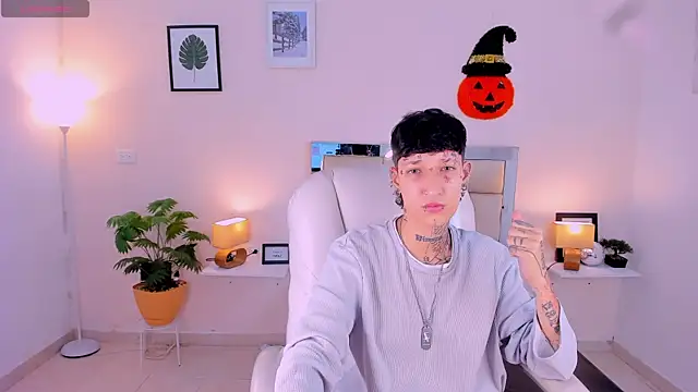 Snapshot of Luci_Rose chatting on 10/08/25, 02:09 Luci Rose online show from 10/08/25, 02:09