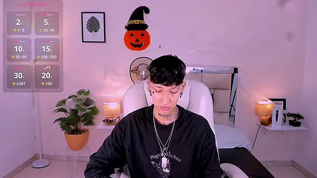 Snapshot of Luci_Rose chatting on 10/29/25, 02:58 Luci Rose online show from 10/29/25, 02:58