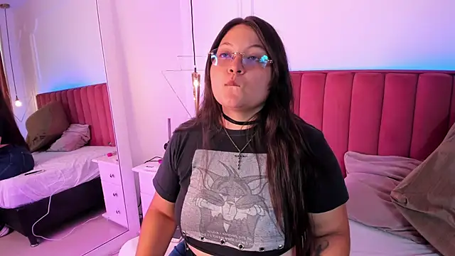 Tessa Sinclaire online show from 04/02/26, 08:28