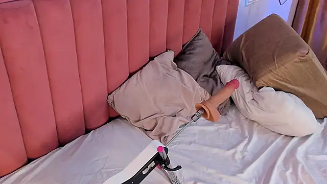 Tessa Sinclaire online show from 04/21/26, 01:42