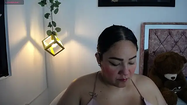 Snapshot of amaranta_rouse chatting on 09/16/25, 11:44 amaranta rouse online show from 09/16/25, 11:44