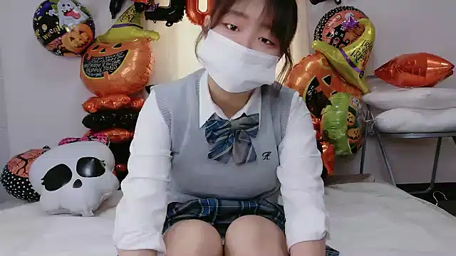 Snapshot of Mio_781 chatting on 10/30/25, 05:20 Mio 781 online show from 10/30/25, 05:20