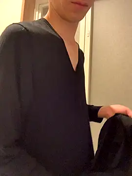 Snapshot of aki_2727 chatting on 10/24/25, 10:22 aki 2727 online show from 10/24/25, 10:22