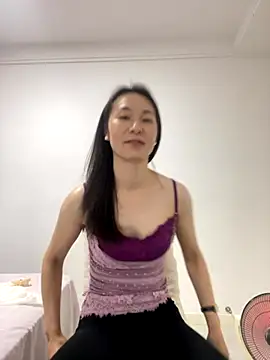 manmanyu520 online show from 10/27/25, 06:39